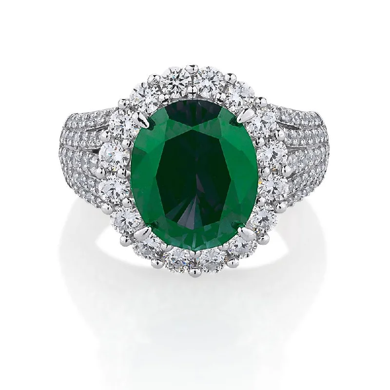 Women’s statement rings-Dress ring with emerald simulant and 6.35 carats* of diamond simulants in sterling silver