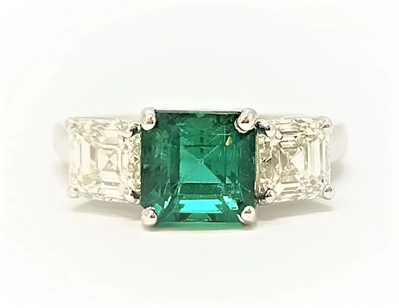 Women’s hammered rings-Emerald and Diamond Ring in 18k White Gold  AD NO.-1963