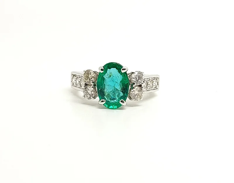 Women’s luxury rings-EMERALD & DIAMOND HOT CAKE RING