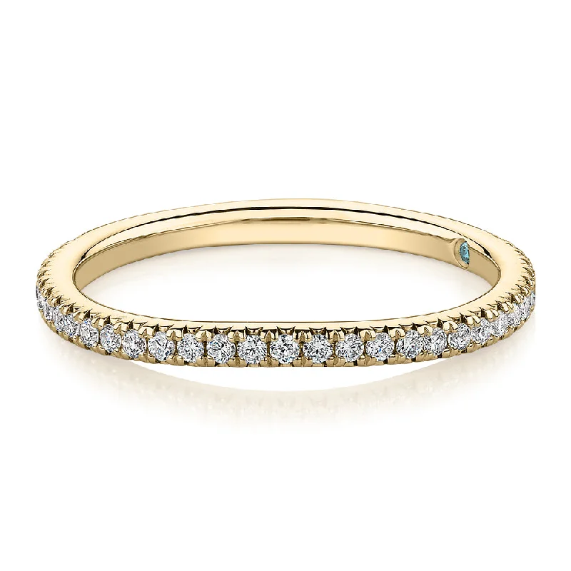 Women’s romantic rings-Premium Lab-Grown Diamond, 0.23 carat TW round brilliant curved wedding or eternity band in 18 carat yellow gold