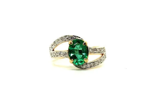 Women’s thick band rings-Emerald And Diamond Twisted Band Ad No.076