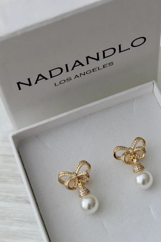 Women’s classic gold earrings-Very Pearly Earrings