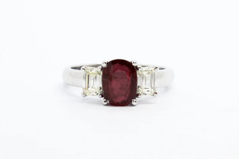 Women’s delicate rings-BLOOD RUBY AND DIAMOND RING AD NO.1624