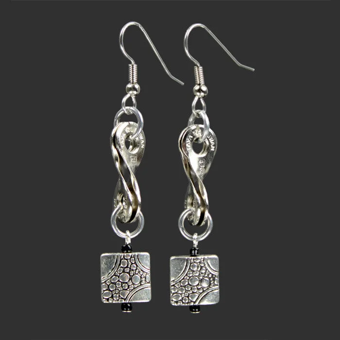 Women’s huggie earrings-Twisted Link Cobblestone Earrings