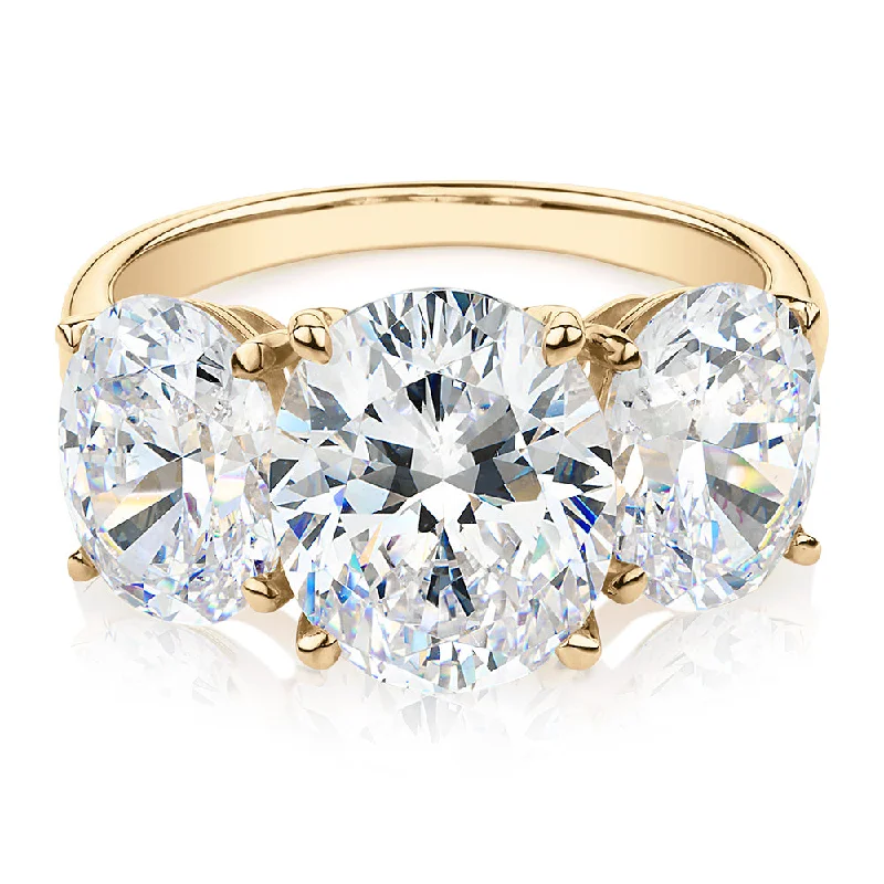 Women’s fancy rings-Three stone ring with 7.57 carats* of diamond simulants in 10 carat yellow gold